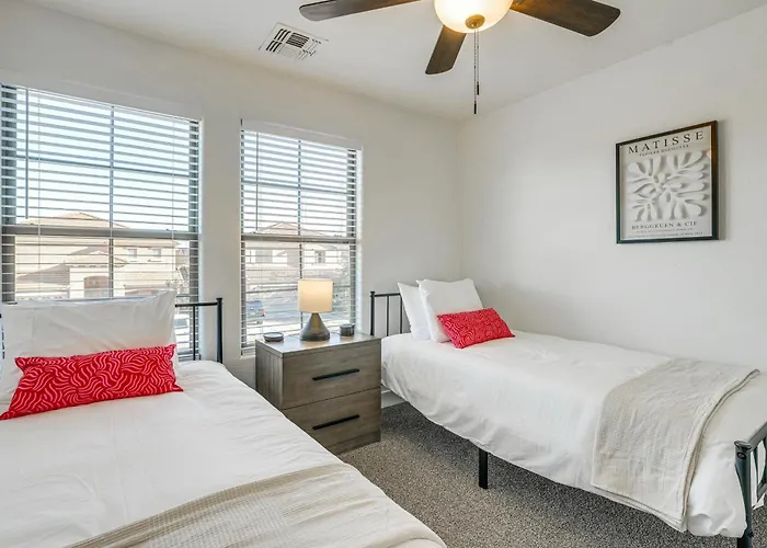 Spacious San Tan Valley W/ Private Outdoor Oasis Magma